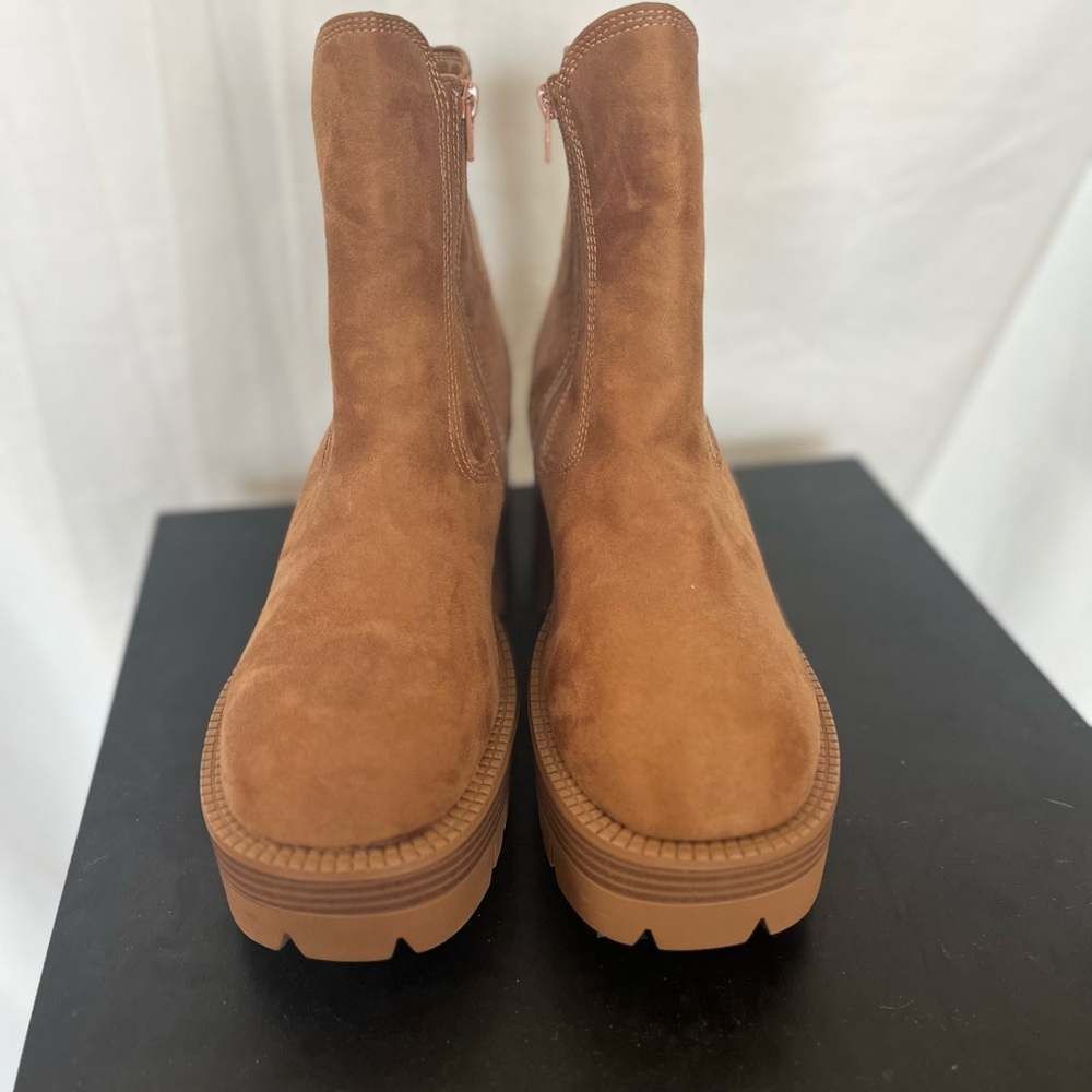 Sheln Chunky Lug Sole Chelsea Boots Size 11 Tan.